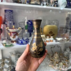 Florero de bronce