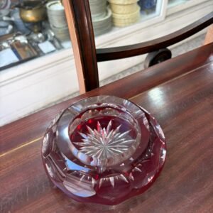 Exquisito cenicero de cristal súper tallado rubi