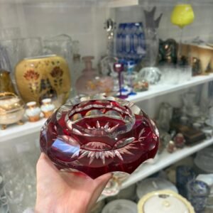 Exquisito cenicero de cristal súper tallado rubi