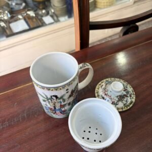 Taza con tapa con colador para té