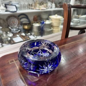Exquisito cenicero de cristal súper tallado azul