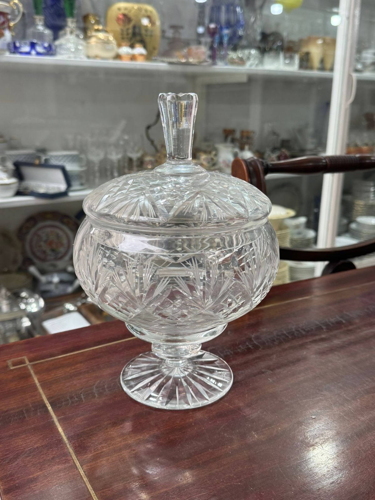 Caramelera o bombonera de cristal súper tallado