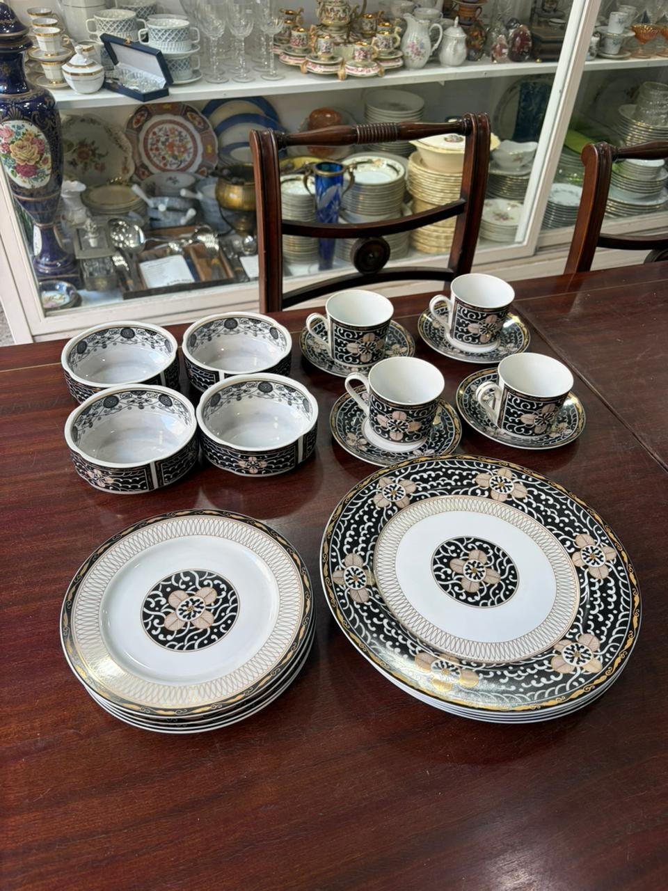 Juego de vajilla 4 platos playos, 4 platos de postre, 4 compoteras, 4 dúos té - Imagen 3