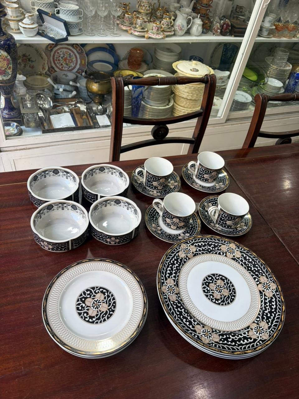 Juego de vajilla 4 platos playos, 4 platos de postre, 4 compoteras, 4 dúos té - Imagen 4