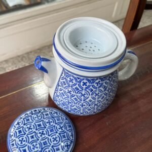 Tetera oriental con colador