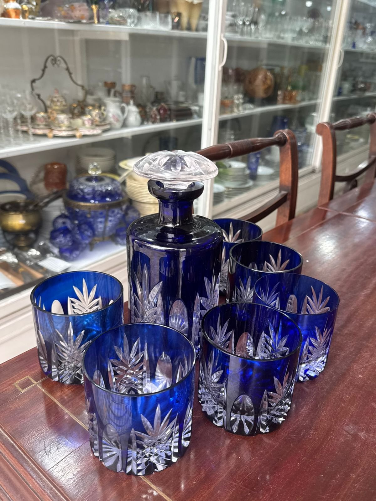 Exquisito botellón con 6 vasos de cristal súper tallado azul - Imagen 5