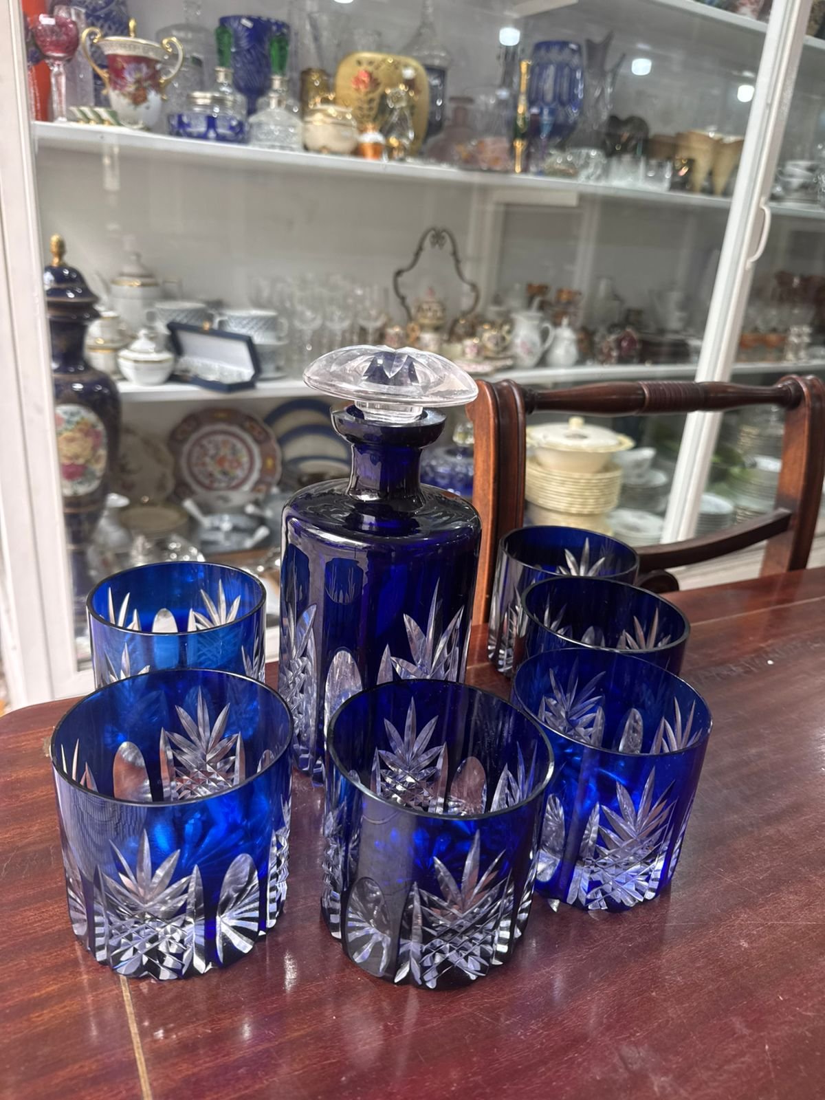 Exquisito botellón con 6 vasos de cristal súper tallado azul - Imagen 4