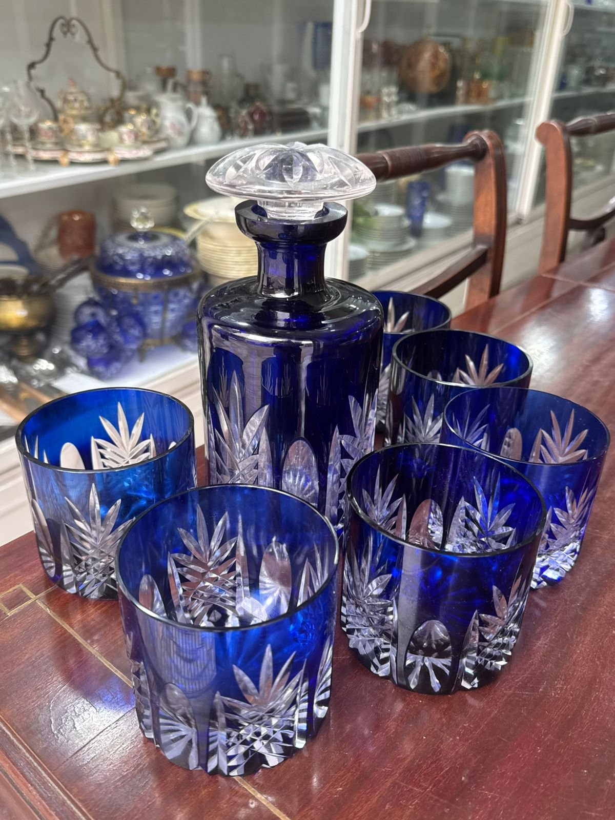 Exquisito botellón con 6 vasos de cristal súper tallado azul - Imagen 3