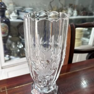 Florero de vidrio antiguo