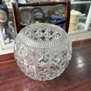 Florero de cristal tallado