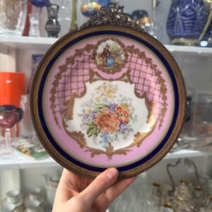 Plato porcelana BAVARIA pintado a mano con oro borde de bronce