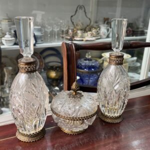 Set de perfumeros de cristal súper tallado con monturas de bronce