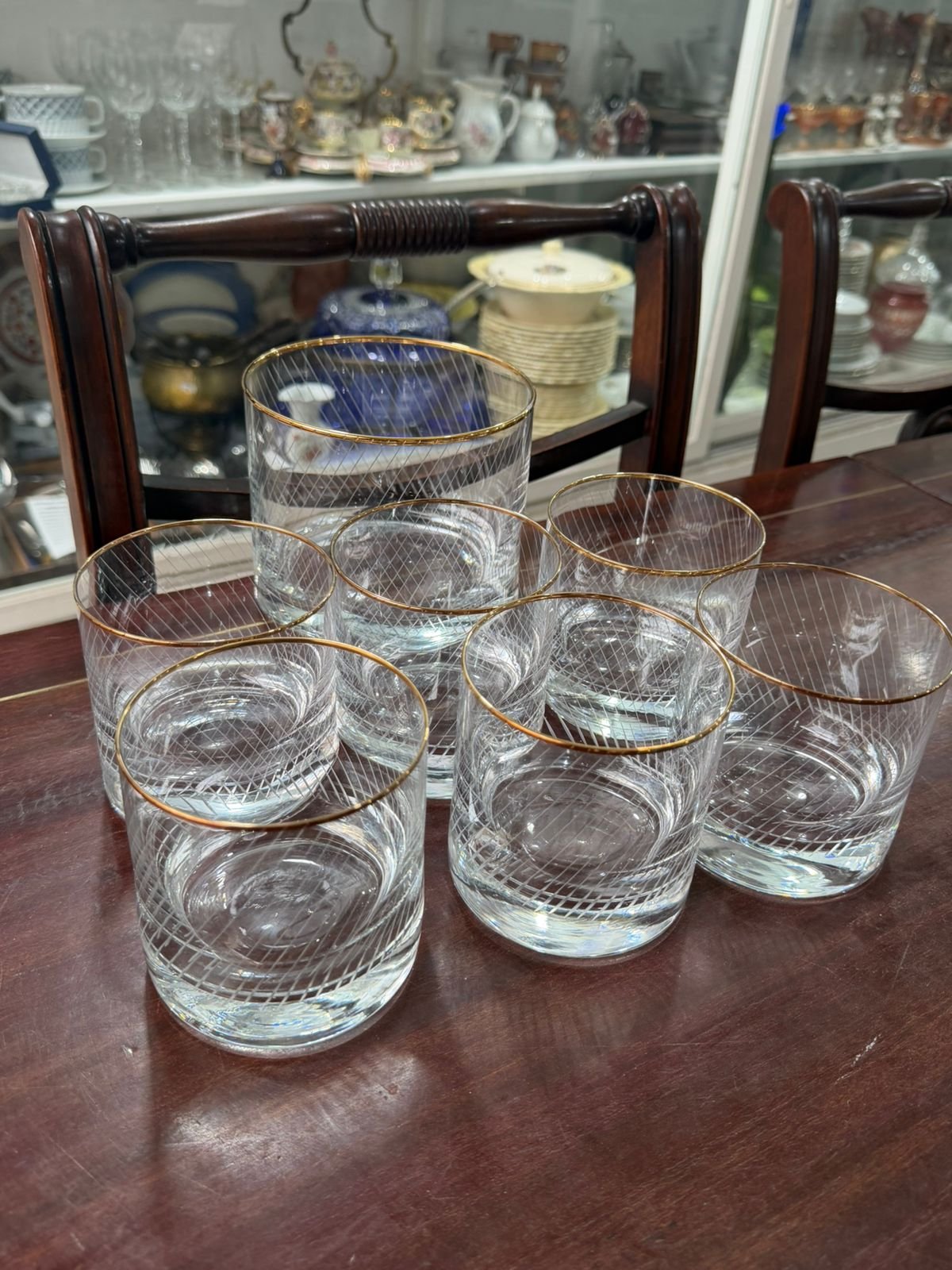 Hielera con 6 vasos de cristal con guarda en oro - Imagen 4