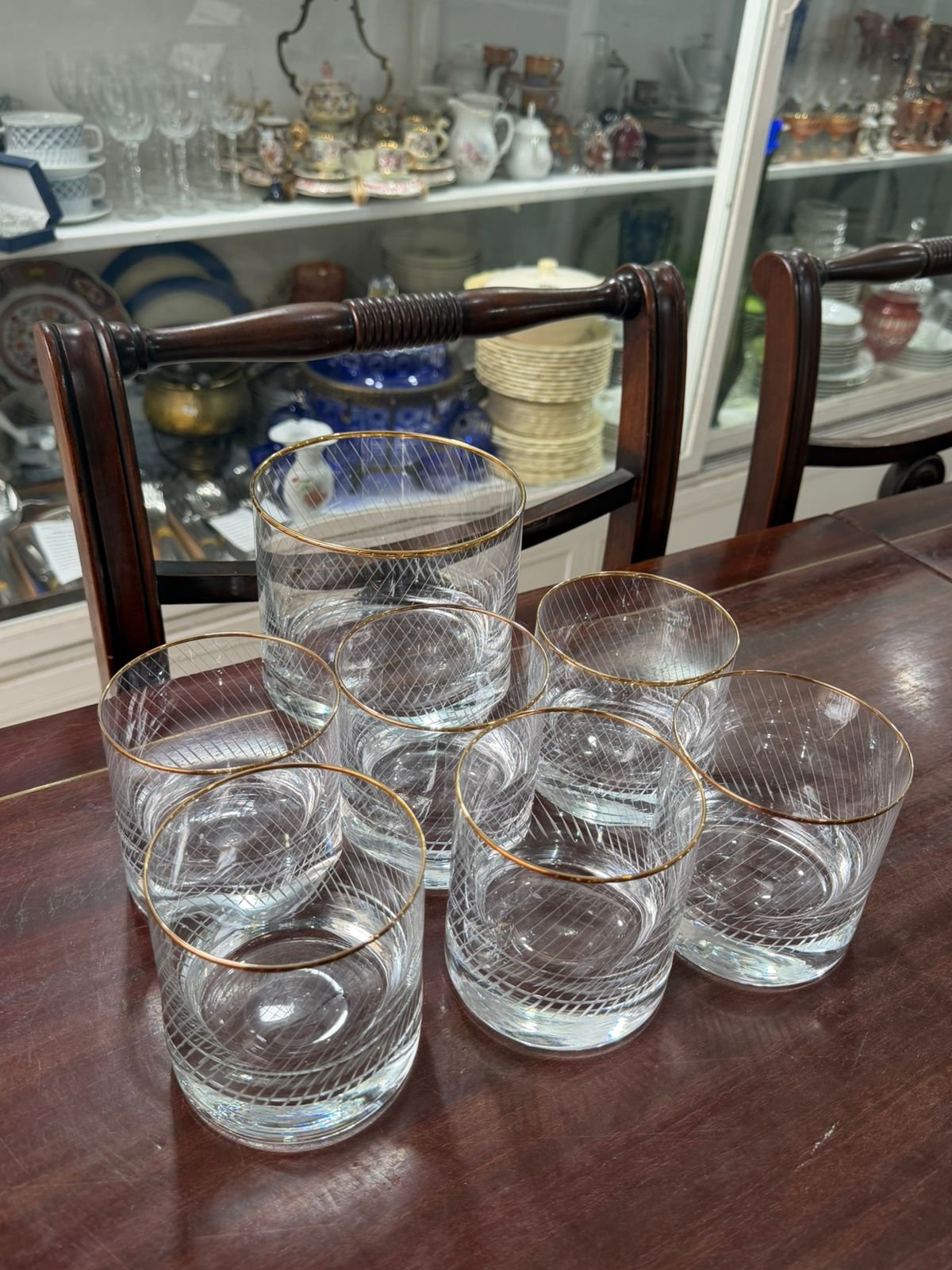 Hielera con 6 vasos de cristal con guarda en oro - Imagen 3