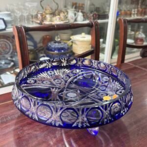 Exquisito centro de mesa cristal súper tallado con patitas en forma de rulitos