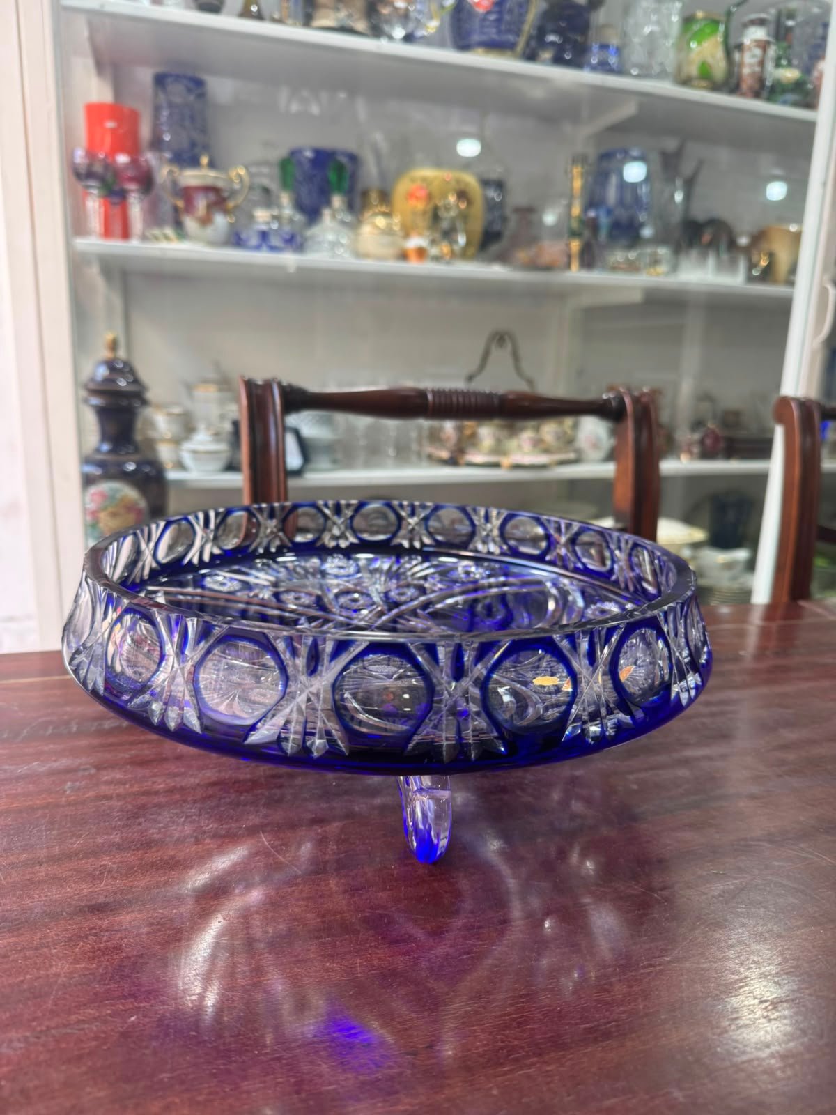 Exquisito centro de mesa cristal súper tallado con patitas en forma de rulitos - Imagen 5