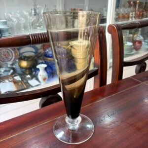Florero de cristal negro