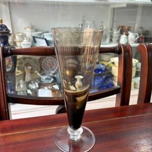 Florero de cristal negro