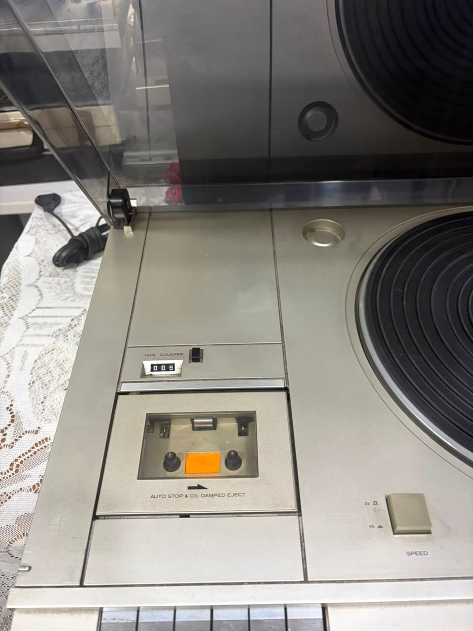 Centro musical HITACHI bandeja giradiscos, casetera, radio AM FM con parlantes - Imagen 4