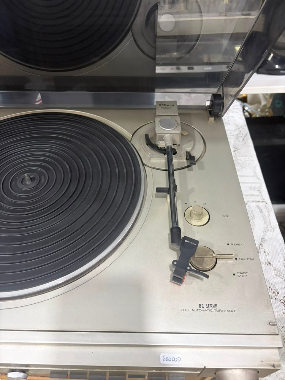 Centro musical HITACHI bandeja giradiscos, casetera, radio AM FM con parlantes - Imagen 5
