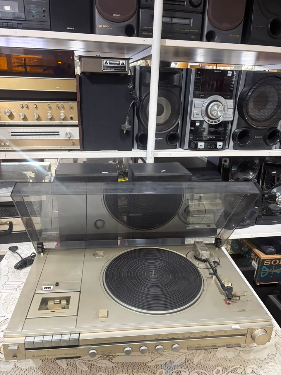 Centro musical HITACHI bandeja giradiscos, casetera, radio AM FM con parlantes - Imagen 7