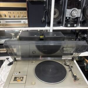 Centro musical HITACHI bandeja giradiscos, casetera, radio AM FM con parlantes