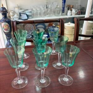 Juego de 9 copas verdes de cristal