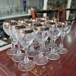 Juego de 12 copas de cristal de BOHEMIA con guarda en platería
