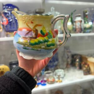Lechera de porcelana