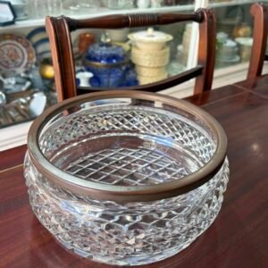 Centro de mesa de cristal súper tallado con platería