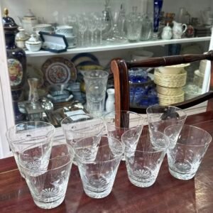 Juego de 8 vasos de cristal tallados