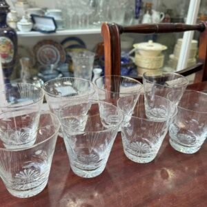 Juego de 8 vasos de cristal tallados