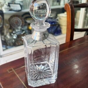 Botellón de cristal con chapita de platería whisky