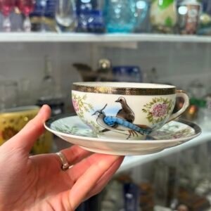 Dúo de té porcelana oriental pintado a mano con oro (se ve a la geisha en el fondo de la taza)