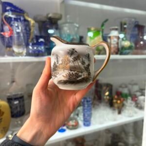 Lechera porcelana oriental pintada a mano con oro