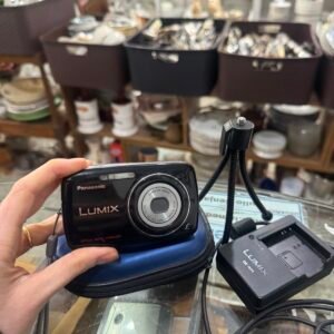 Cámara digital PANASONIC LUMIX con funda cable, mini trípode y tarjeta de memoria 4 gigas