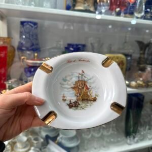 Cenicero de porcelana