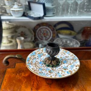 Candelero de bronce con porcelana
