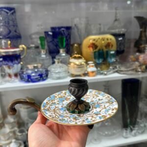 Candelero de bronce con porcelana