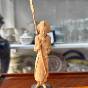 Figura marfil geisha