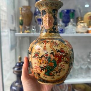 Florero oriental pintado a mano con oro