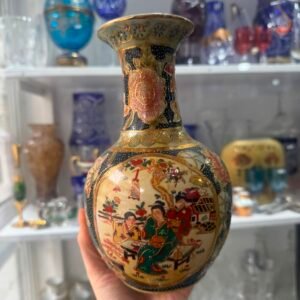 Florero oriental pintado a mano con oro