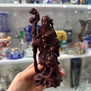 Figura oriental de madera