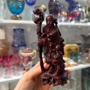 Figura oriental de madera