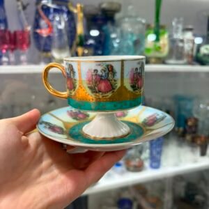 Dúo de porcelana con escenas galantes