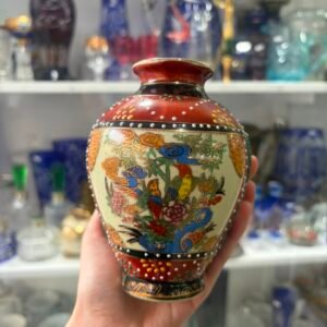 Florero oriental pintado a mano
