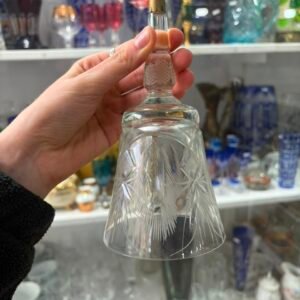 Exquisita campana de cristal súper tallado