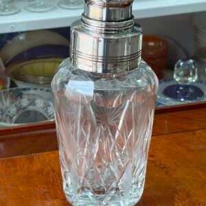 Coctelera de cristal súper tallado con platería