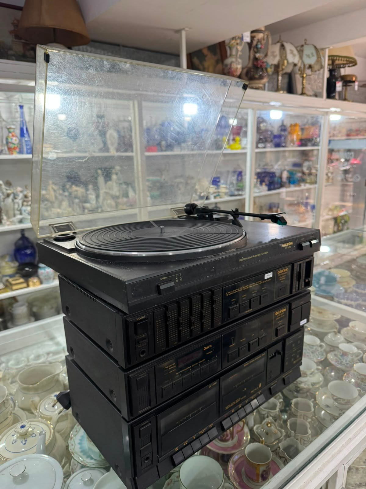 Equipo de música por módulos doble casetera, equalizador, bandeja giradiscos GRUNDIG
