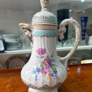 Cafetera o tetera de porcelana